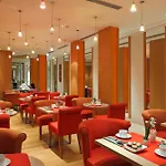 Westside Arc De Triomphe Szálloda 4*