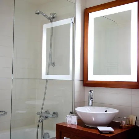 Hotel Westside Arc De Triomphe 4*