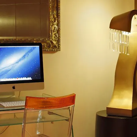 מלון Westside Arc De Triomphe 4*