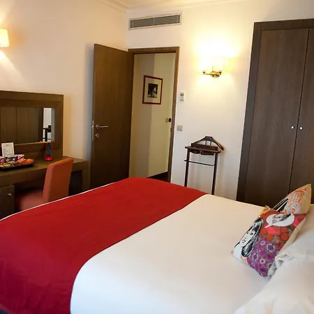 Westside Arc De Triomphe 4* Paris