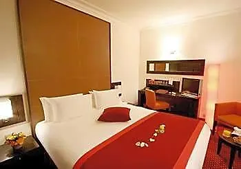 Westside Arc De Triomphe 4*