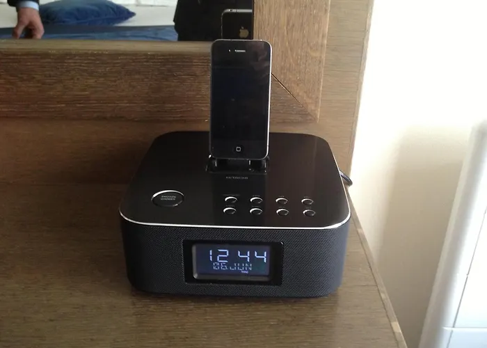 Westside Arc De Triomphe Hotel 4*