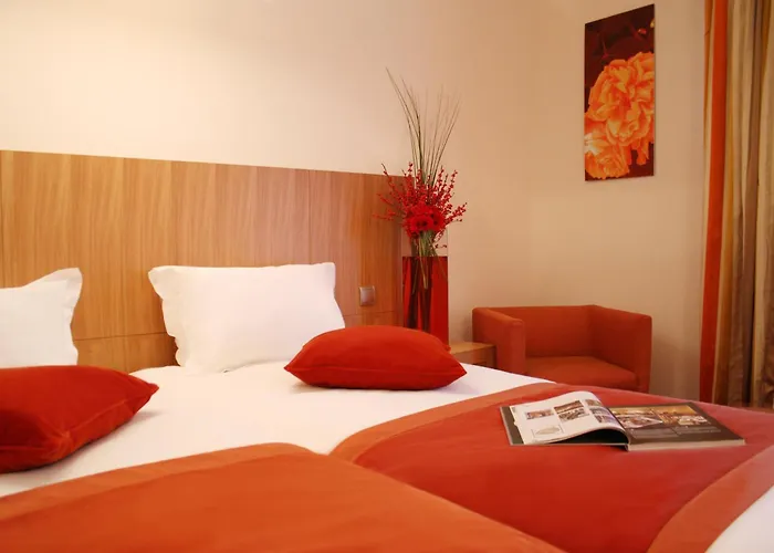 Westside Arc De Triomphe Hotel 4*