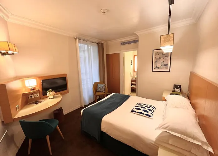 Westside Arc De Triomphe Hotel