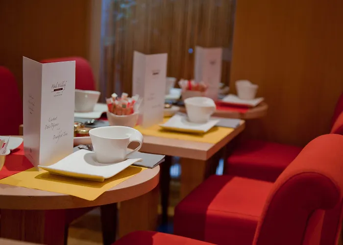 Westside Arc De Triomphe Hotel