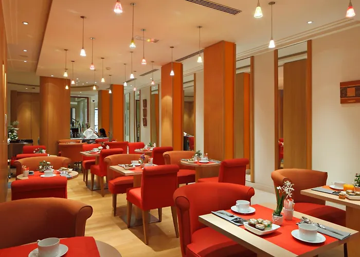 Westside Arc De Triomphe Hotel 4*