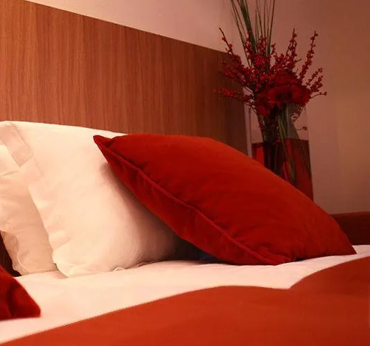 Hotel Westside Arc De Triomphe 4*