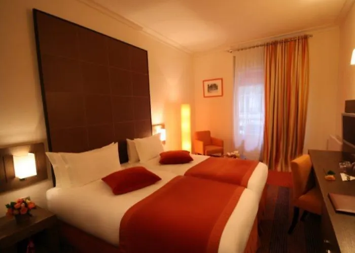 Westside Arc De Triomphe