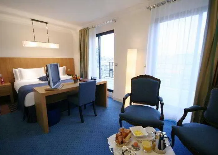 Westside Arc De Triomphe Hotel 4*