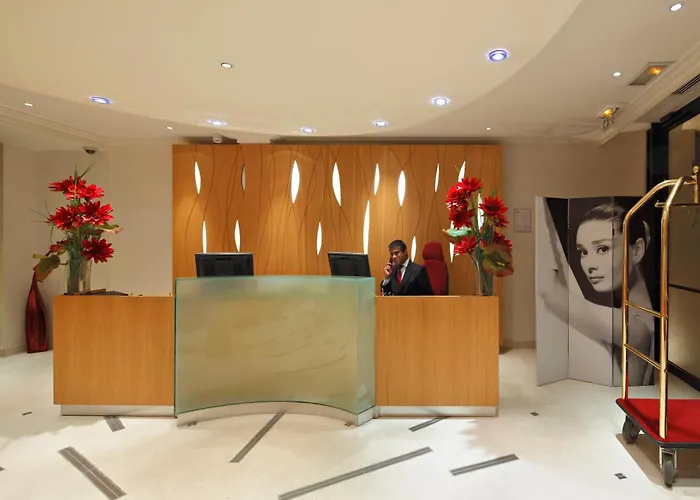 Westside Arc De Triomphe Hotel