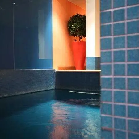 Szálloda Westside Arc De Triomphe