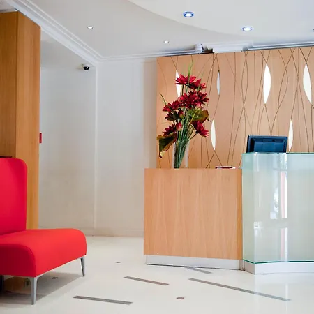 Westside Arc De Triomphe 4*