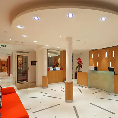 Westside Arc De Triomphe 4*