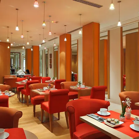 Westside Arc De Triomphe Szálloda 4*