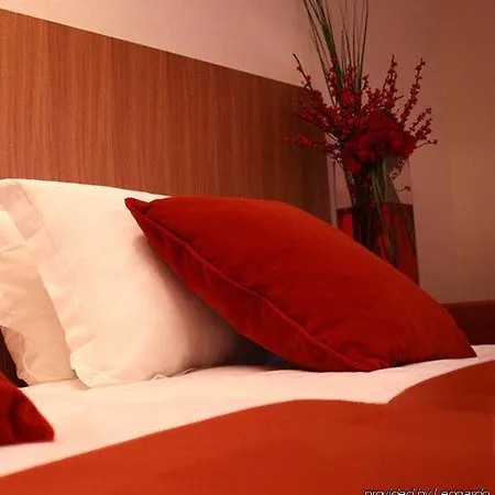 Szálloda Westside Arc De Triomphe 4*