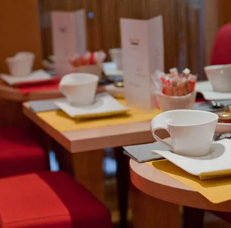 Westside Arc De Triomphe 4* Párizs