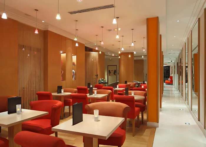 웨스트사이드 아흐 드 트리옴프 호텔