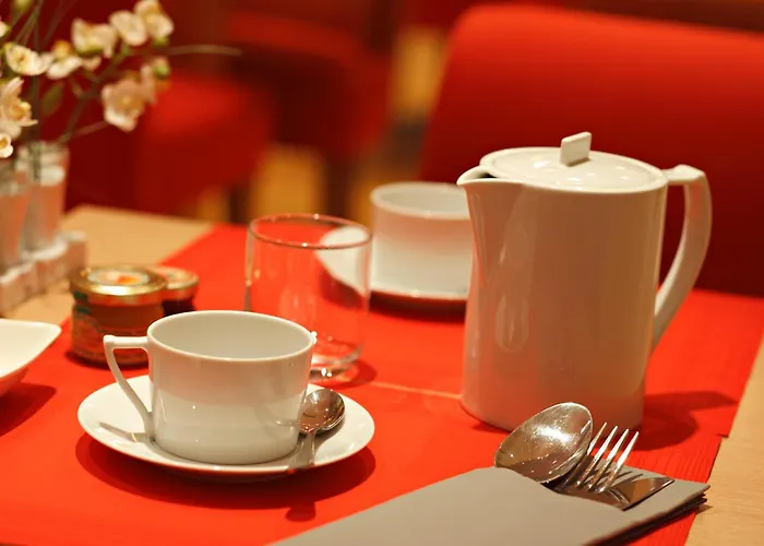 웨스트사이드 아흐 드 트리옴프 호텔