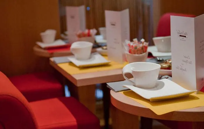 웨스트사이드 아흐 드 트리옴프 4* 파리